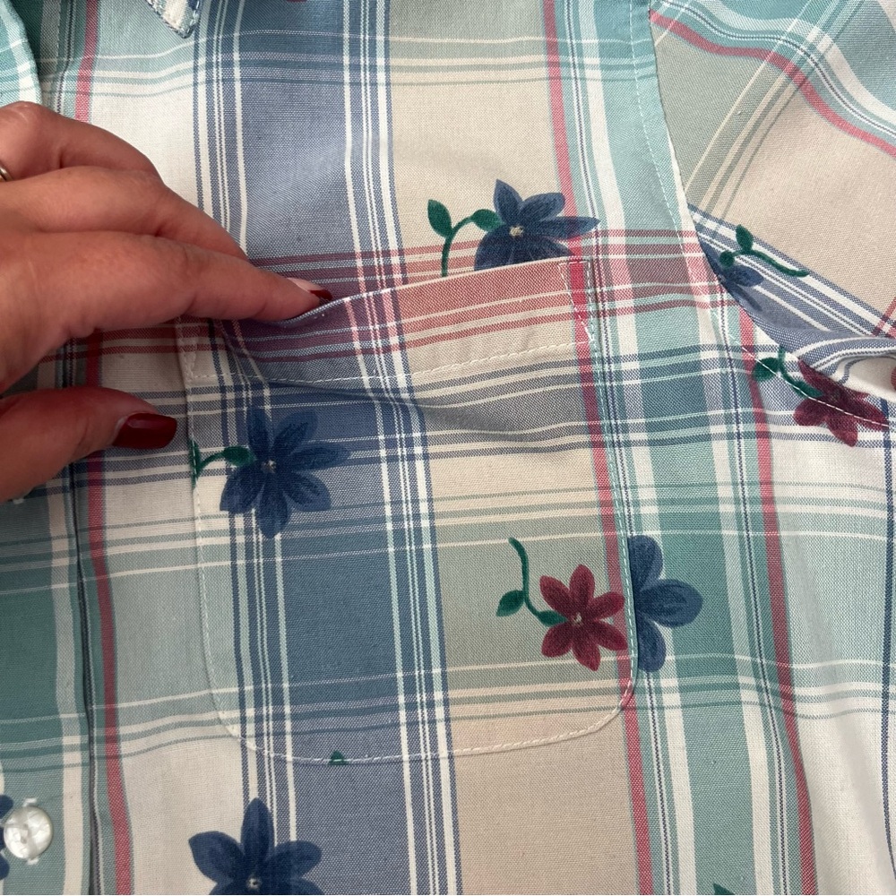 Vintage Alfred Dunner Women's Plaid and Floral Short Sleeve Button Down Size 12P - Picture 4 of 7